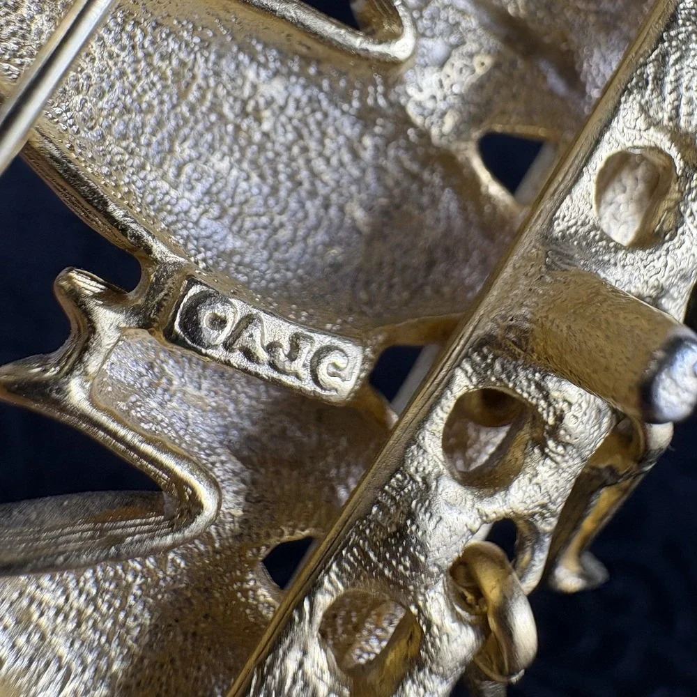Vintage AJC Goldtone Brooch Cats Kittens On‎ A Fence Dangling Tails Pin Signed